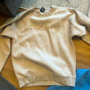 Park City Outfitterster Trading Co crewneck sweatshirt in medium